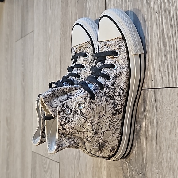 Converse Chuck Taylor Hi Top. Floral print sneaker. US 6 UK 4 - Picture 5 of 10